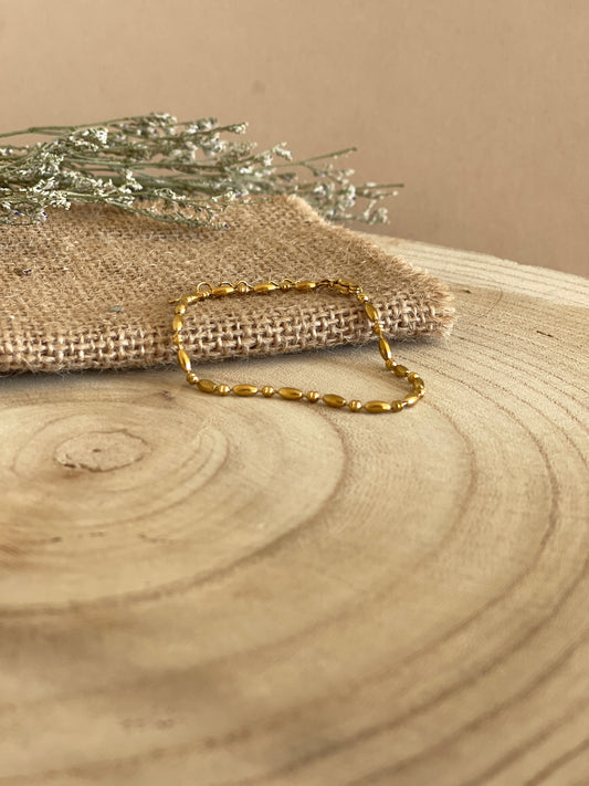 Minimalistic Oval Bead Bracelet