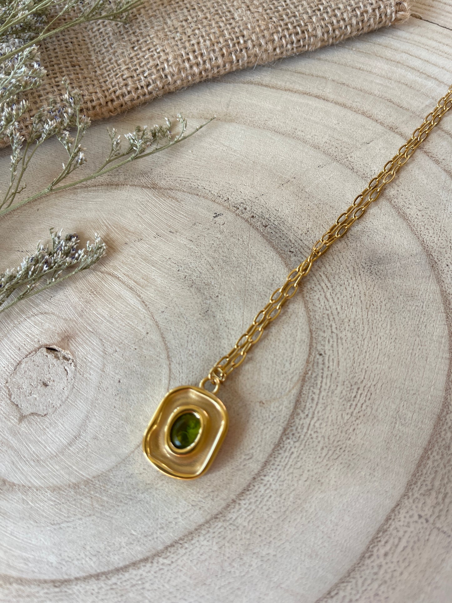 Retro Style Vintage Green Necklace | 18K Gold Plated | Stainless Steel