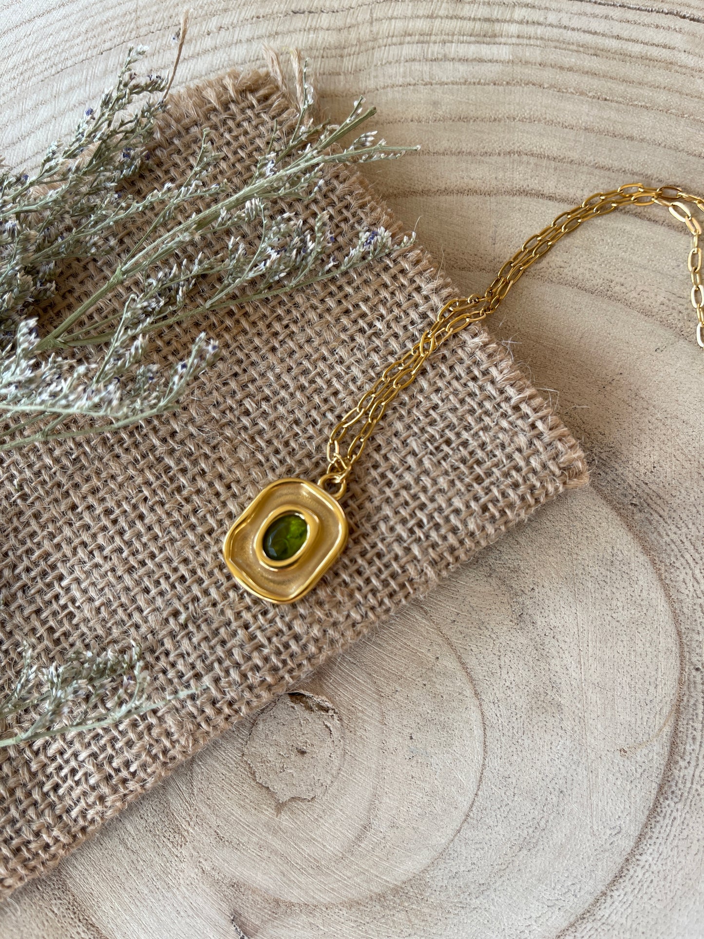 Retro Style Vintage Green Necklace | 18K Gold Plated | Stainless Steel