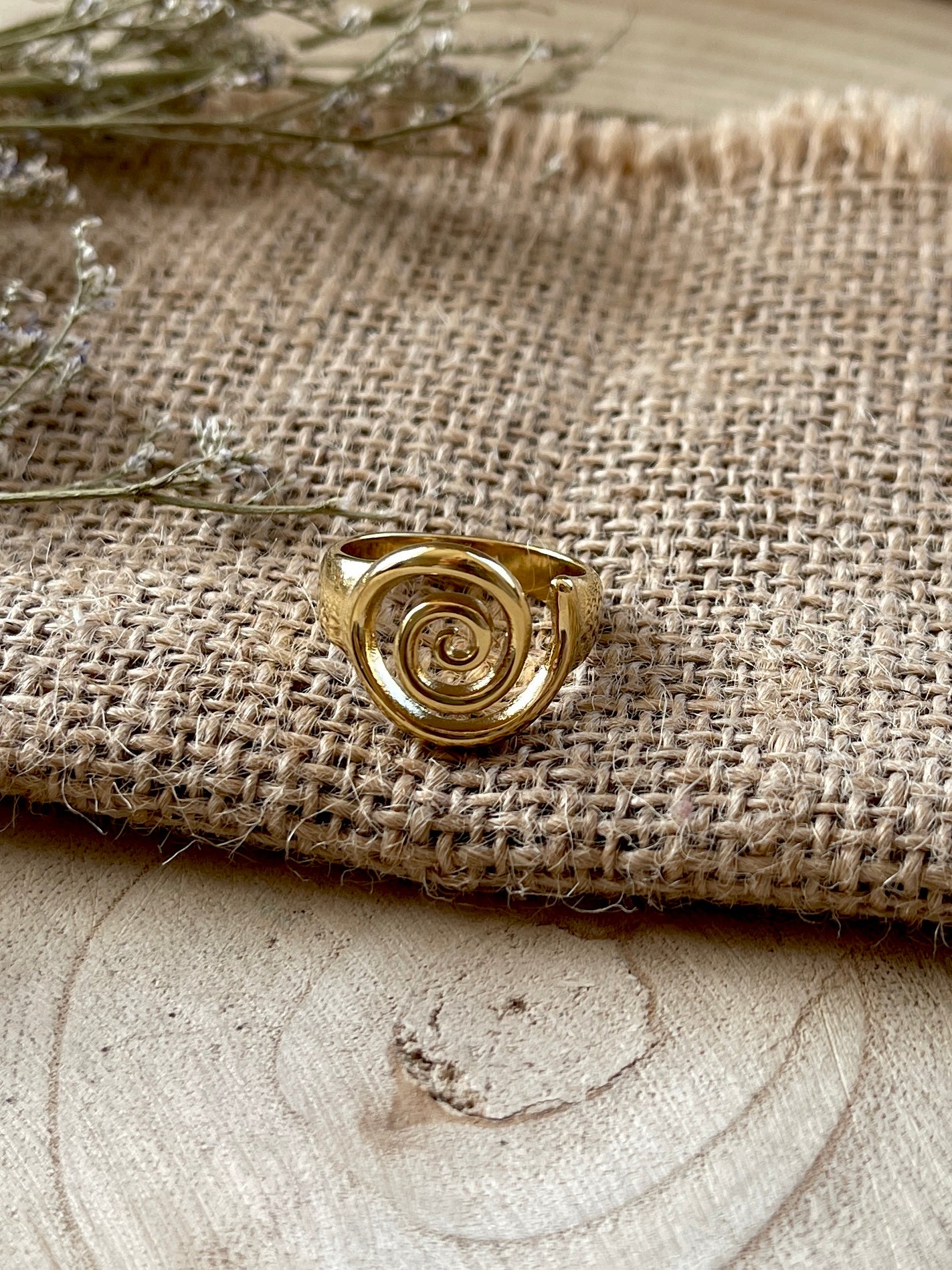 Integrated Swirl Ring | 18K Gold Plated | Stainless Steel