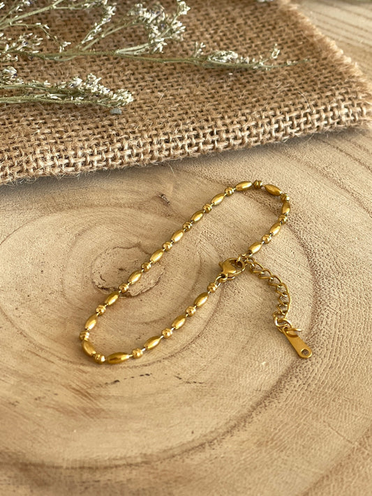 Minimalistic Oval Bead Bracelet