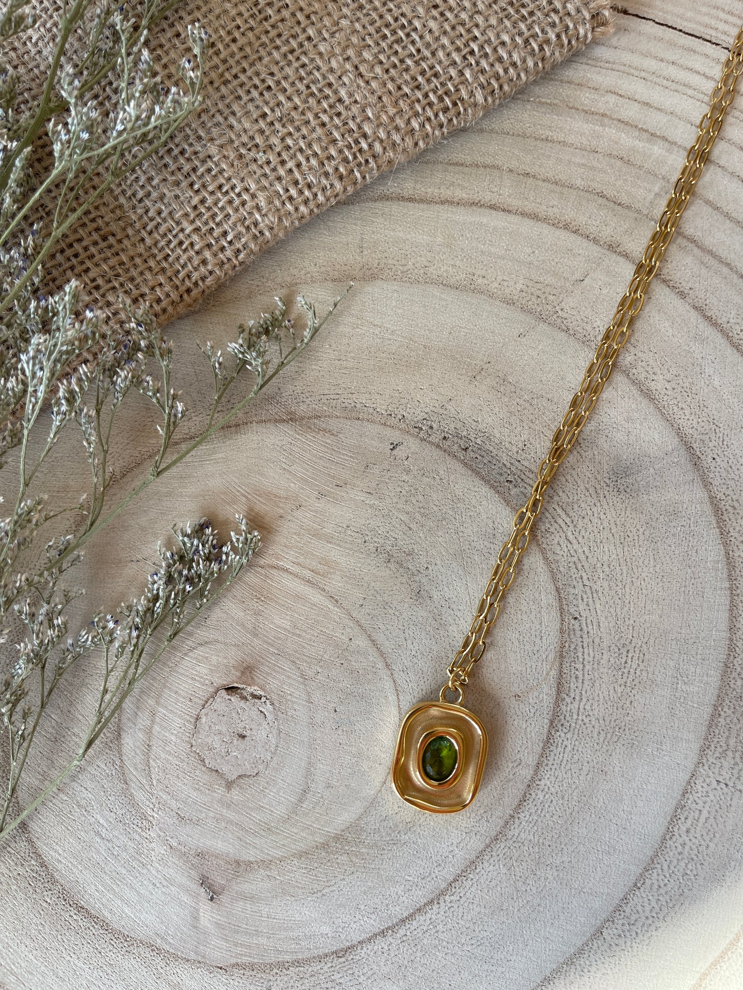 Retro Style Vintage Green Necklace | 18K Gold Plated | Stainless Steel