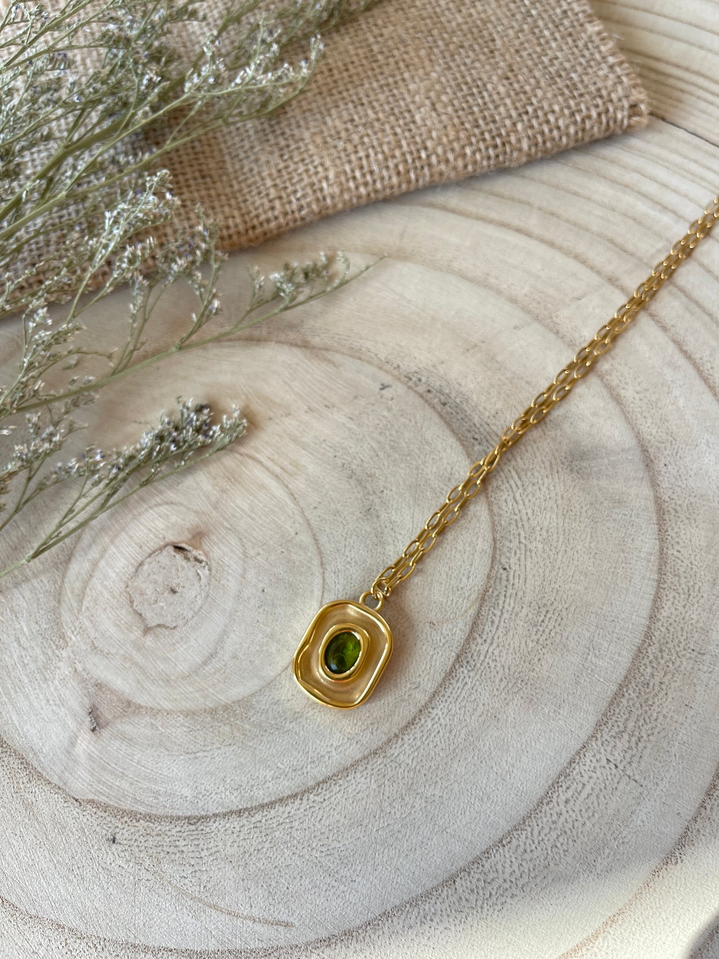 Retro Style Vintage Green Necklace | 18K Gold Plated | Stainless Steel
