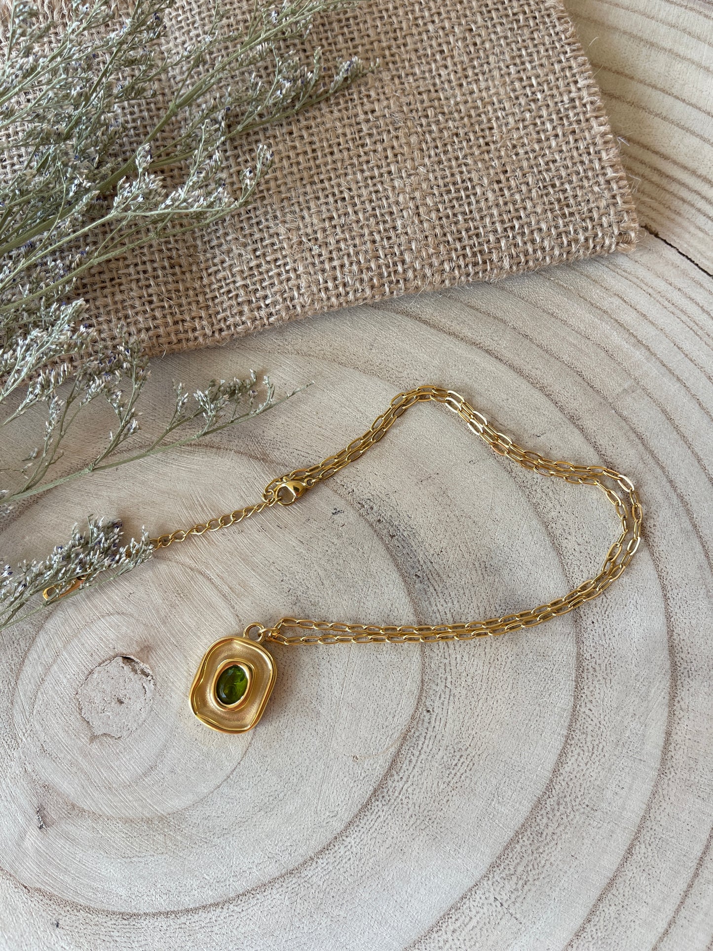 Retro Style Vintage Green Necklace | 18K Gold Plated | Stainless Steel