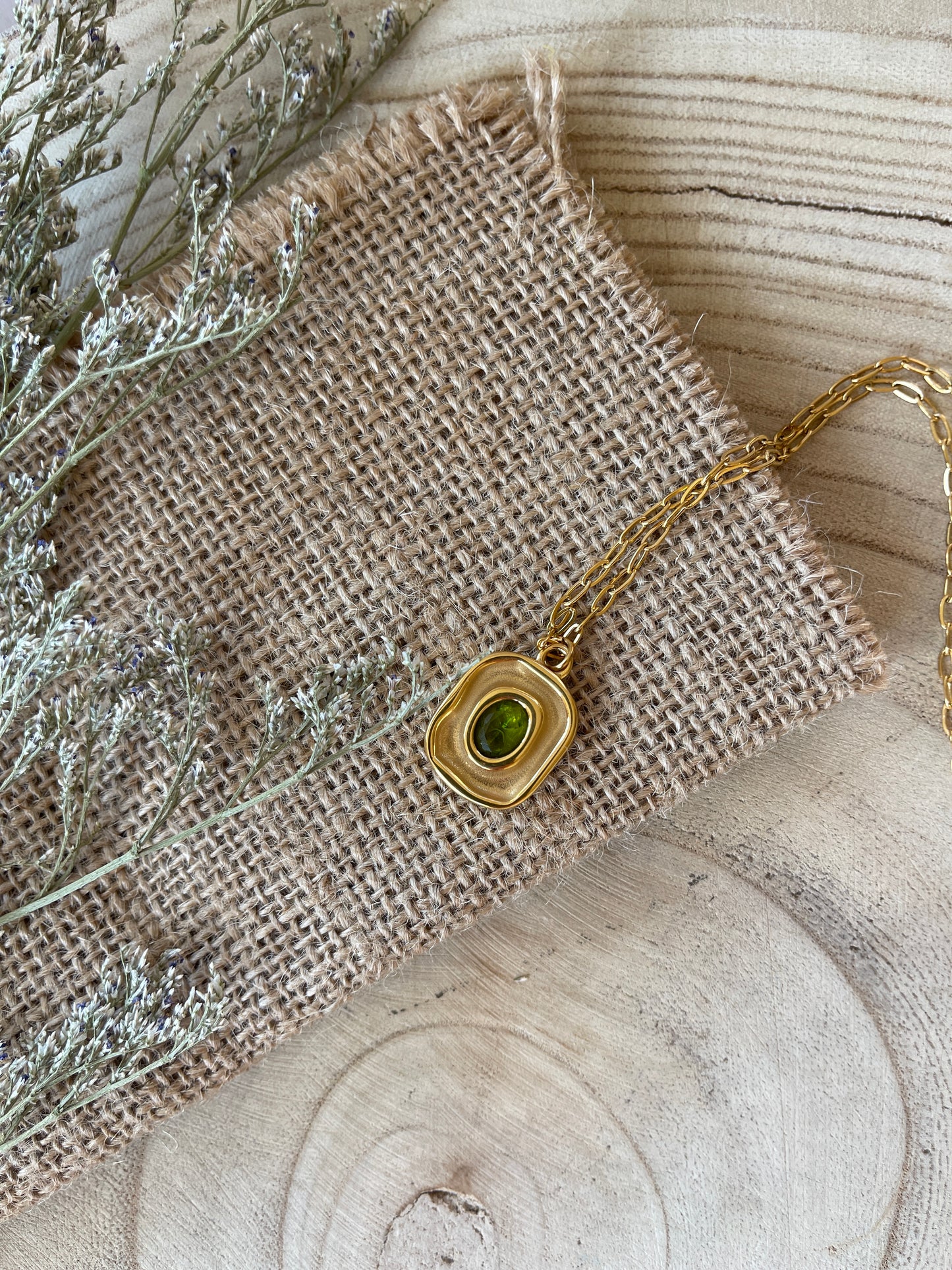Retro Style Vintage Green Necklace | 18K Gold Plated | Stainless Steel