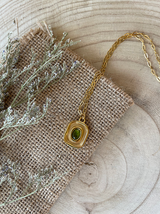 Retro Style Vintage Green Necklace | 18K Gold Plated | Stainless Steel
